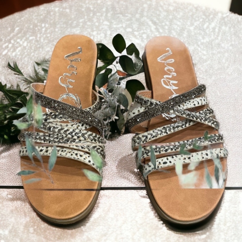 NWT Very CJ Sandals